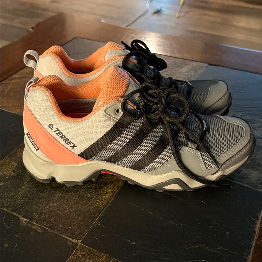 New! Adidas Terrex Gray and Coral Trail / hiking Shoes size 8.